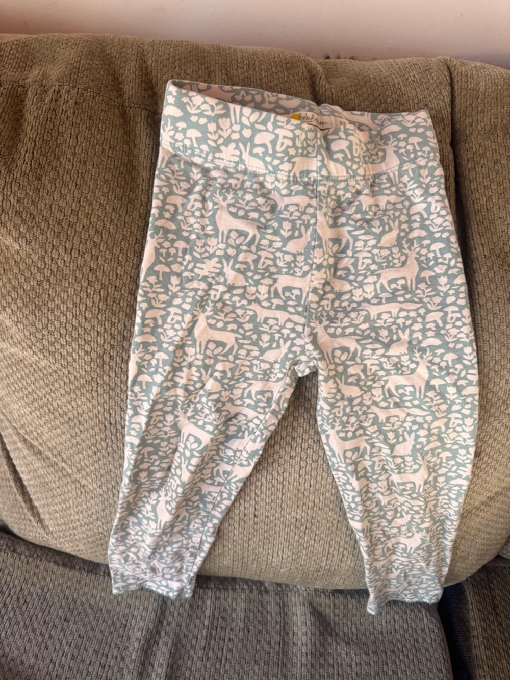 Mini Boden Light green and White Deer Print Leggings size 3-4